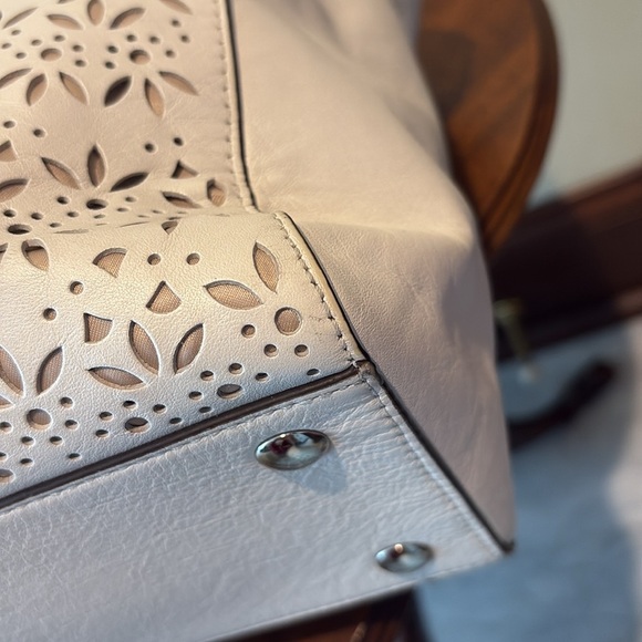 Coach F27391 Taylor eyelet shoulder bag leather cut out off-white eggshell EUC - Picture 11 of 17